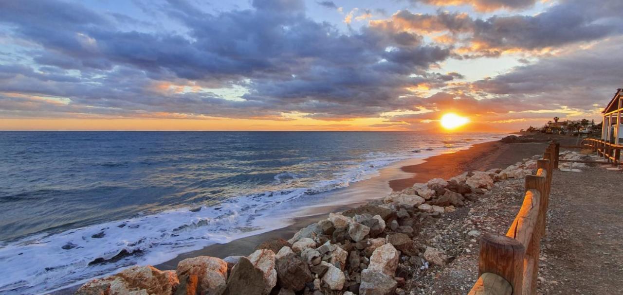 Suites Beach Nature Велес-Малага Екстериор снимка